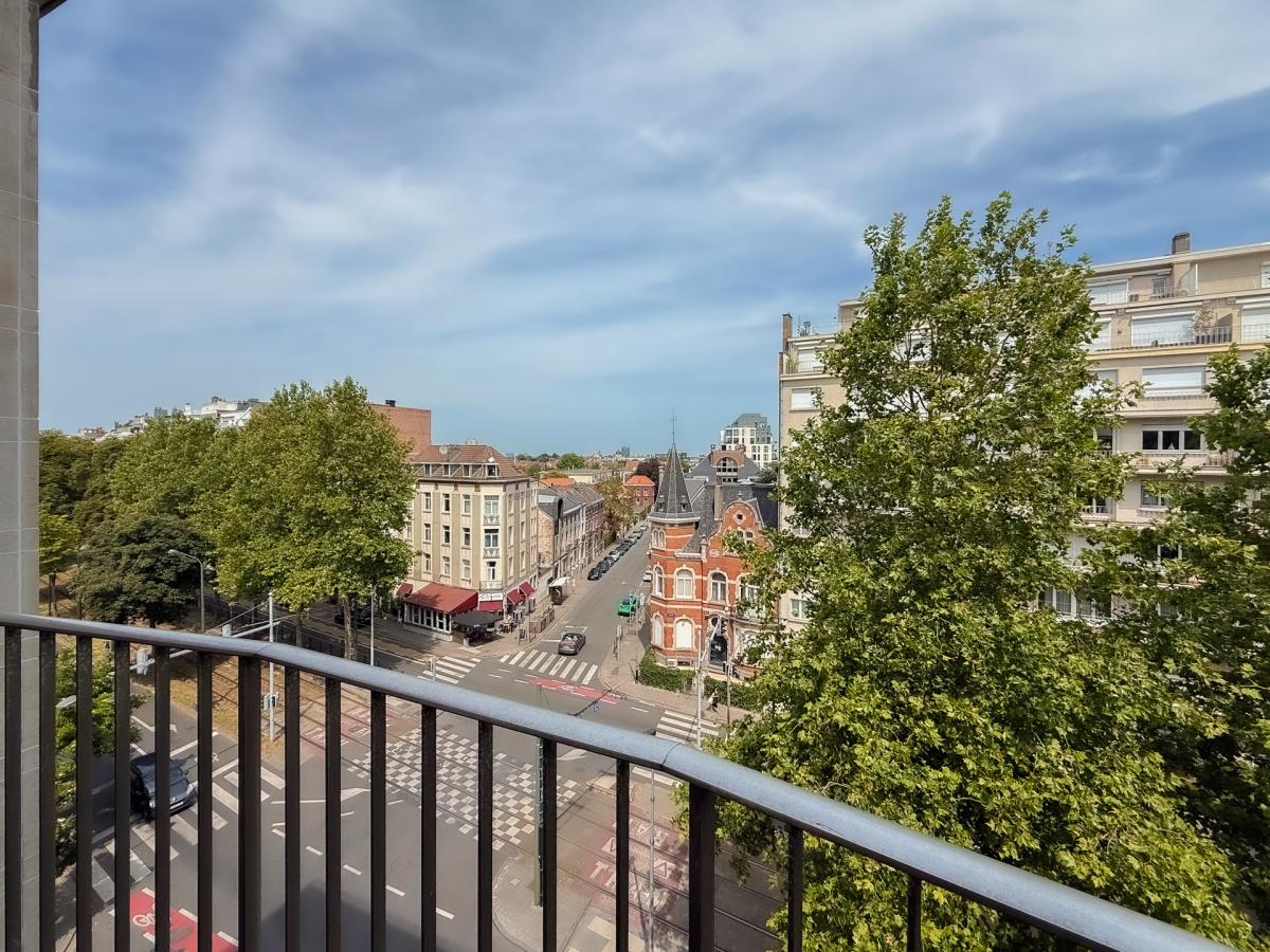 Churchill/Cavell - Appart ± 180 m² avec terrasses et garage.