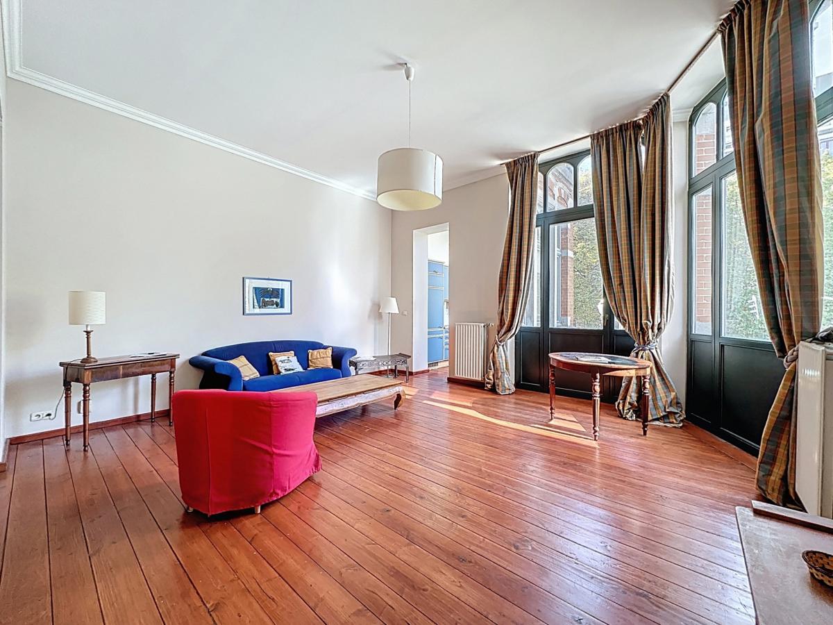 Etangs d'Ixelles / Louise : Bel appartement de caractère