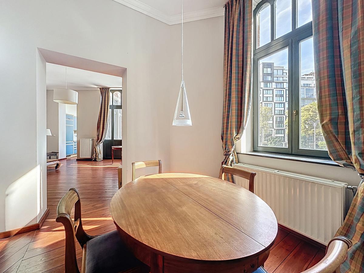 Etangs d'Ixelles / Louise : Bel appartement de caractère