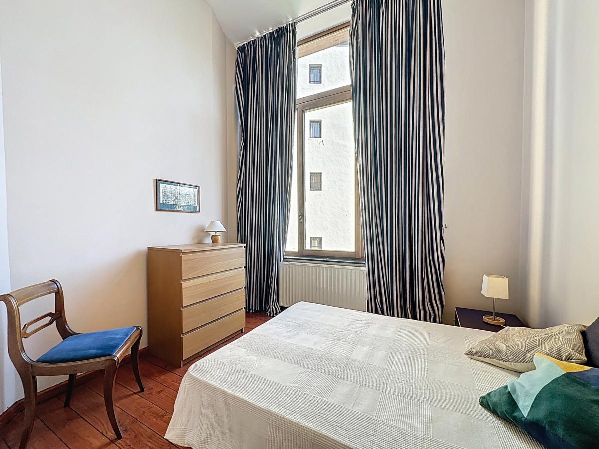 Etangs d'Ixelles / Louise : Bel appartement de caractère