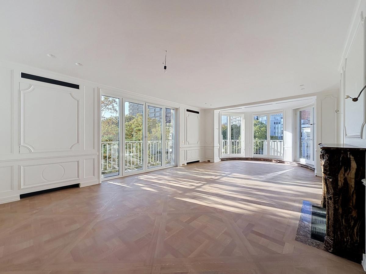 Louise /Abbaye : Somptueux appartement caractère remis à neuf