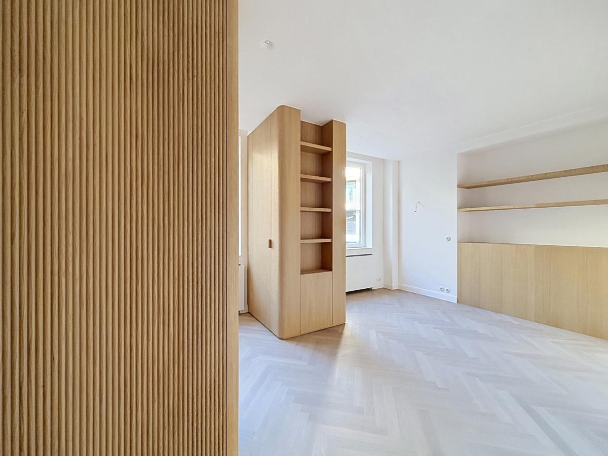 Louise /Abbaye : Somptueux appartement caractère remis à neuf