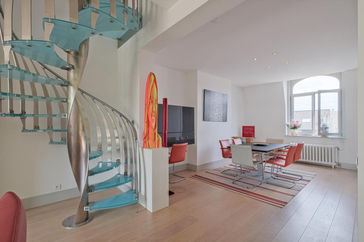 Place Brugmann,  triplex 3 ch  rénové avec grande terrasse