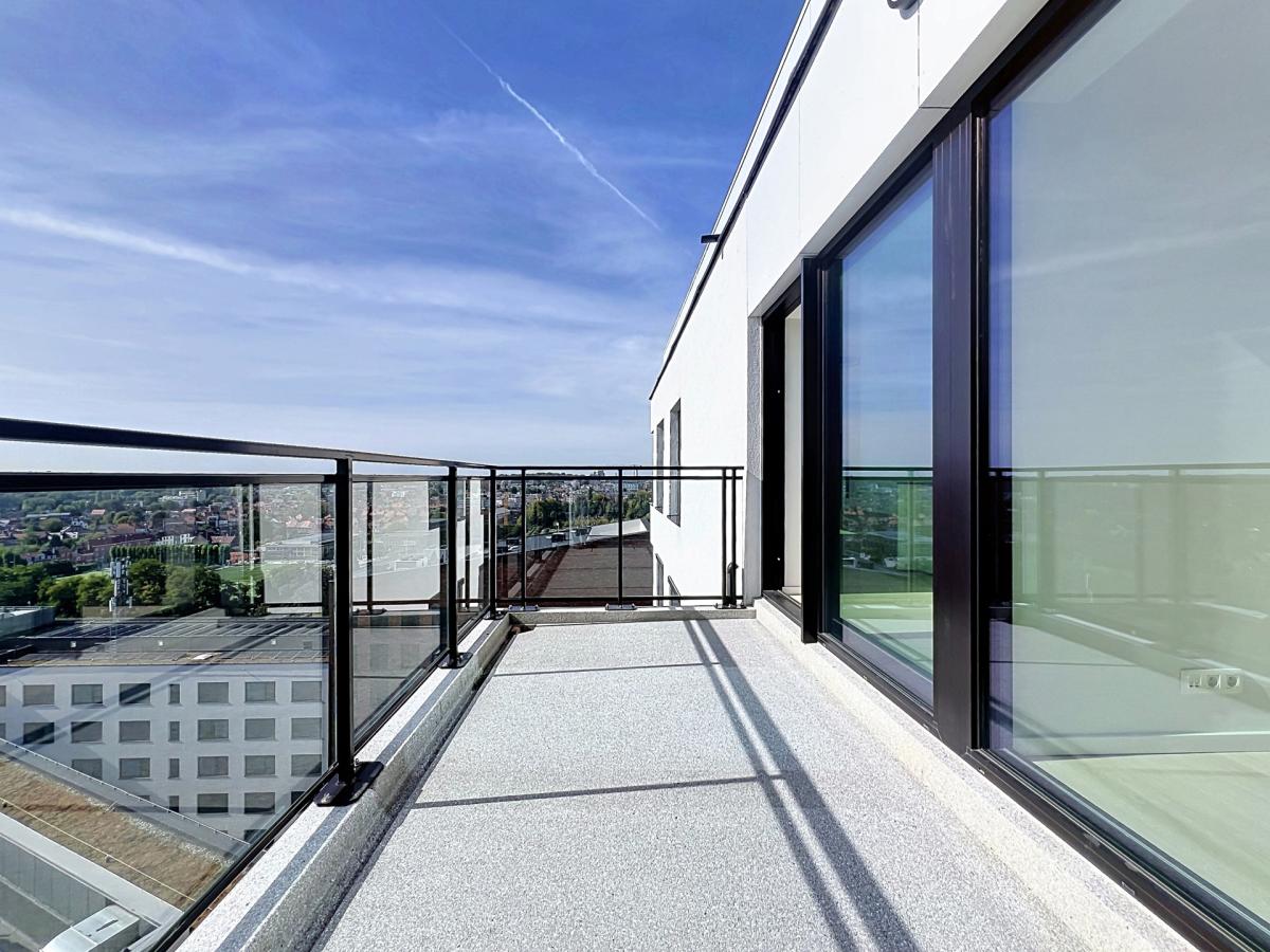 Triomphe : Magnifique penthouse 3ch + terrasses + pkg