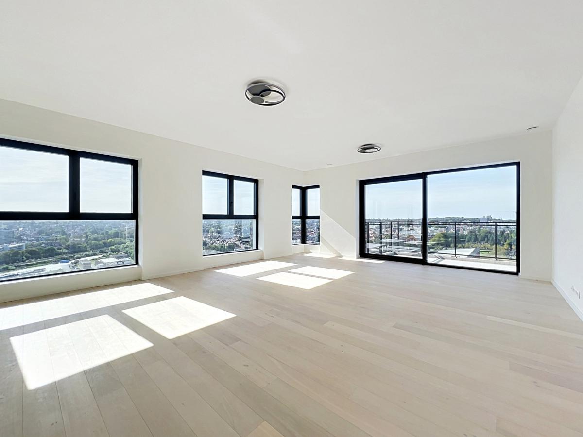 Triomphe : Magnifique penthouse 3ch + terrasses + pkg