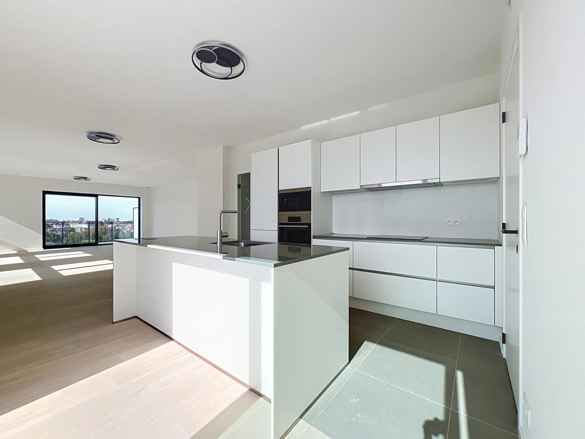 Triomphe : Magnifique penthouse 3ch + terrasses + pkg