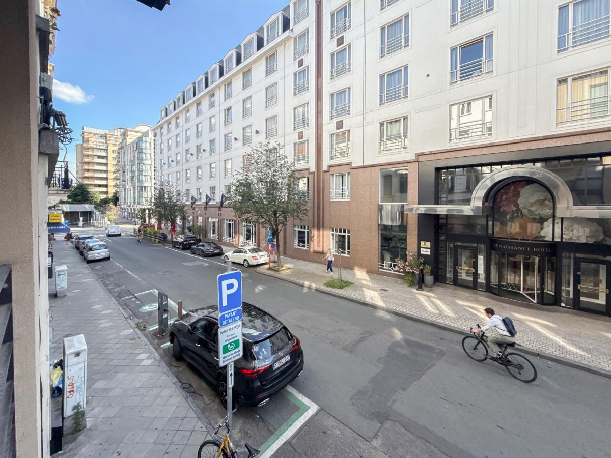 Parlement Européen: Bel appartement récent avec terrasse de 15 m²