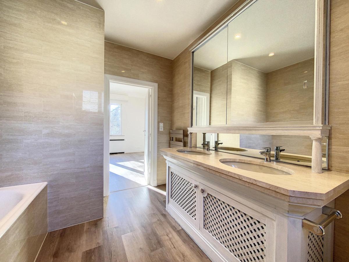 Franklin Roosevelt : Bel appartement 2 chambres + terrasse