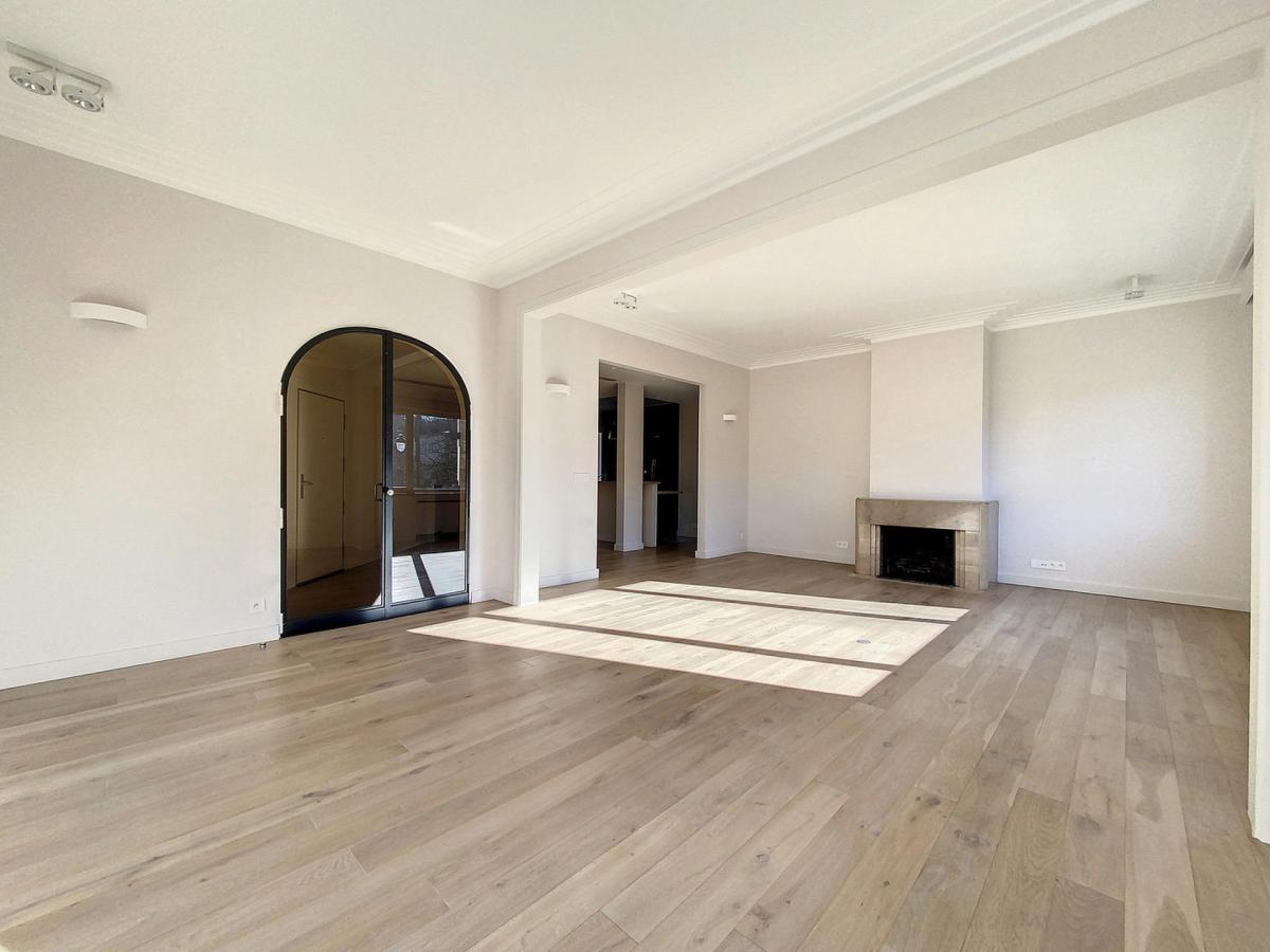 Franklin Roosevelt : Bel appartement 2 chambres + terrasse