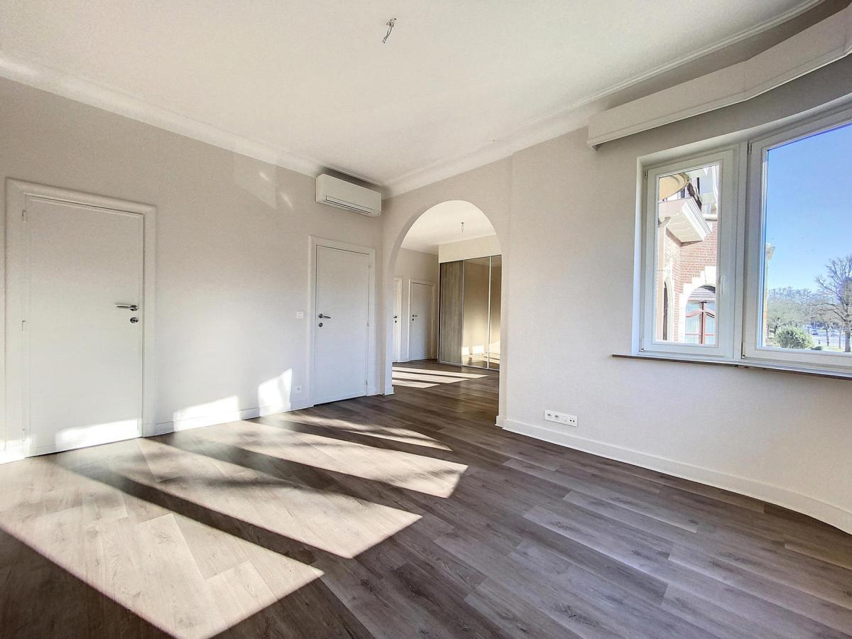 Franklin Roosevelt : Bel appartement 2 chambres + terrasse