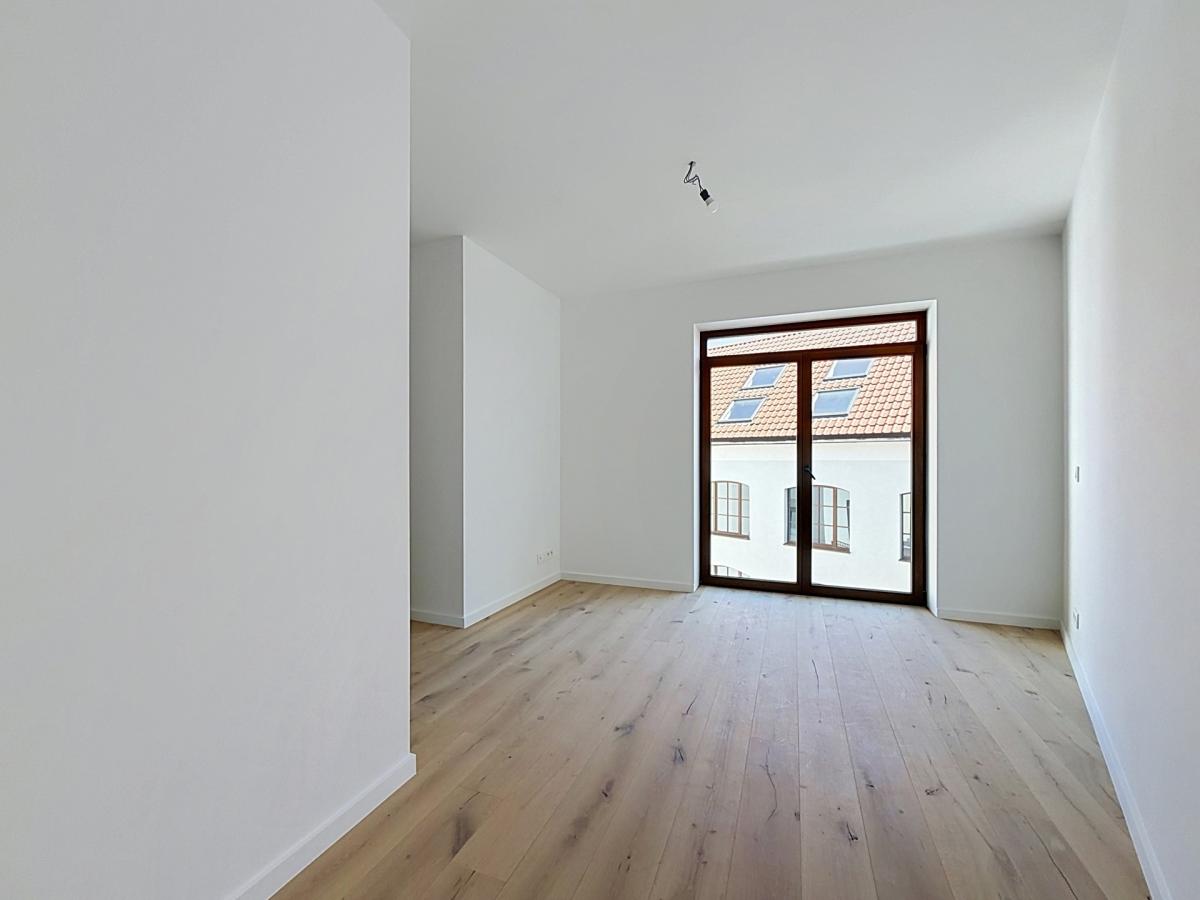 Stephanie/Toison d'or, penthouse rénové ±120m² 3ch terr 17m²