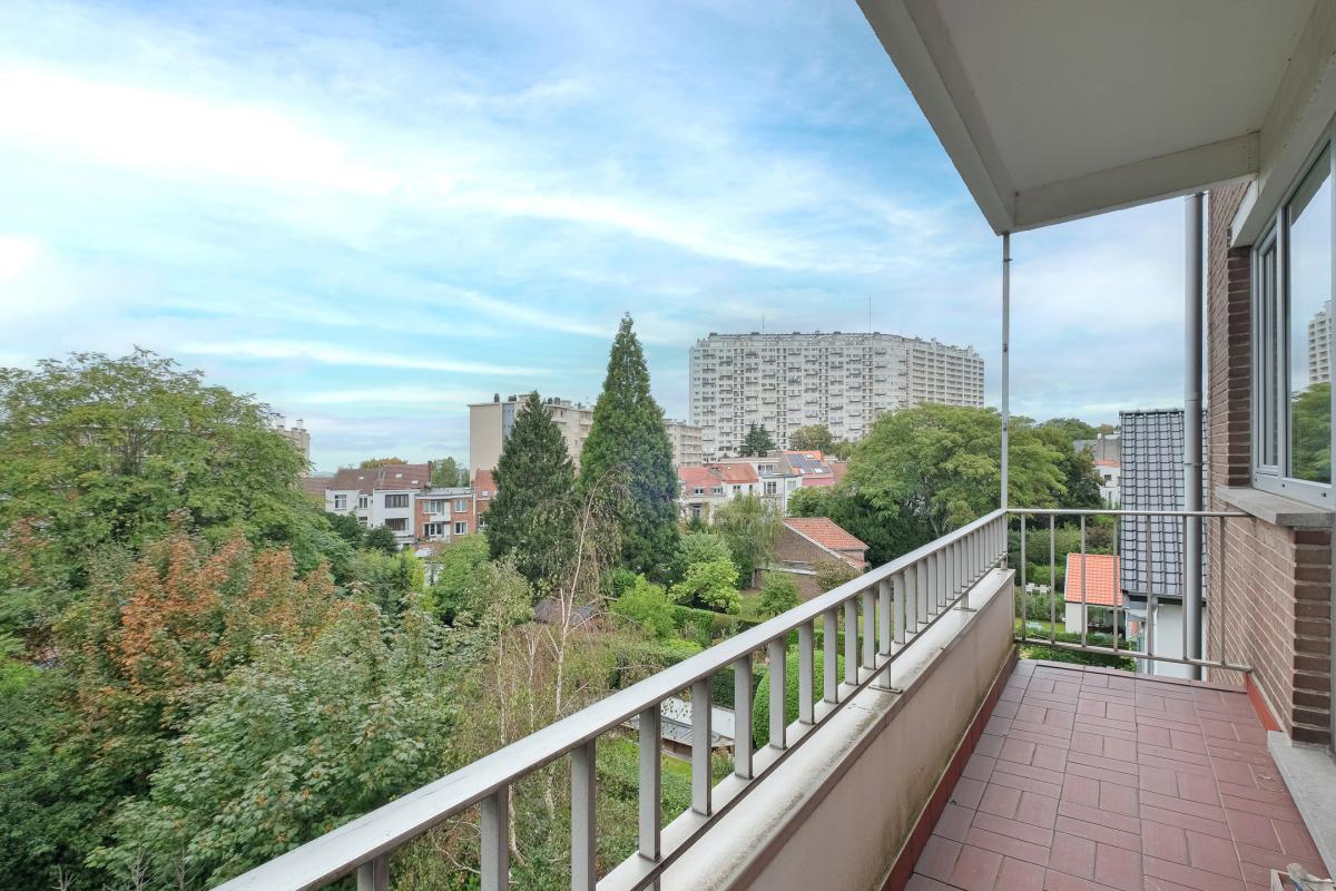Forest, lumineux appartement 2 ch rénové