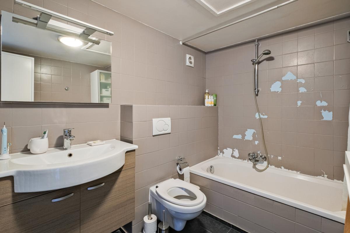 Forest, lumineux appartement 2 ch rénové