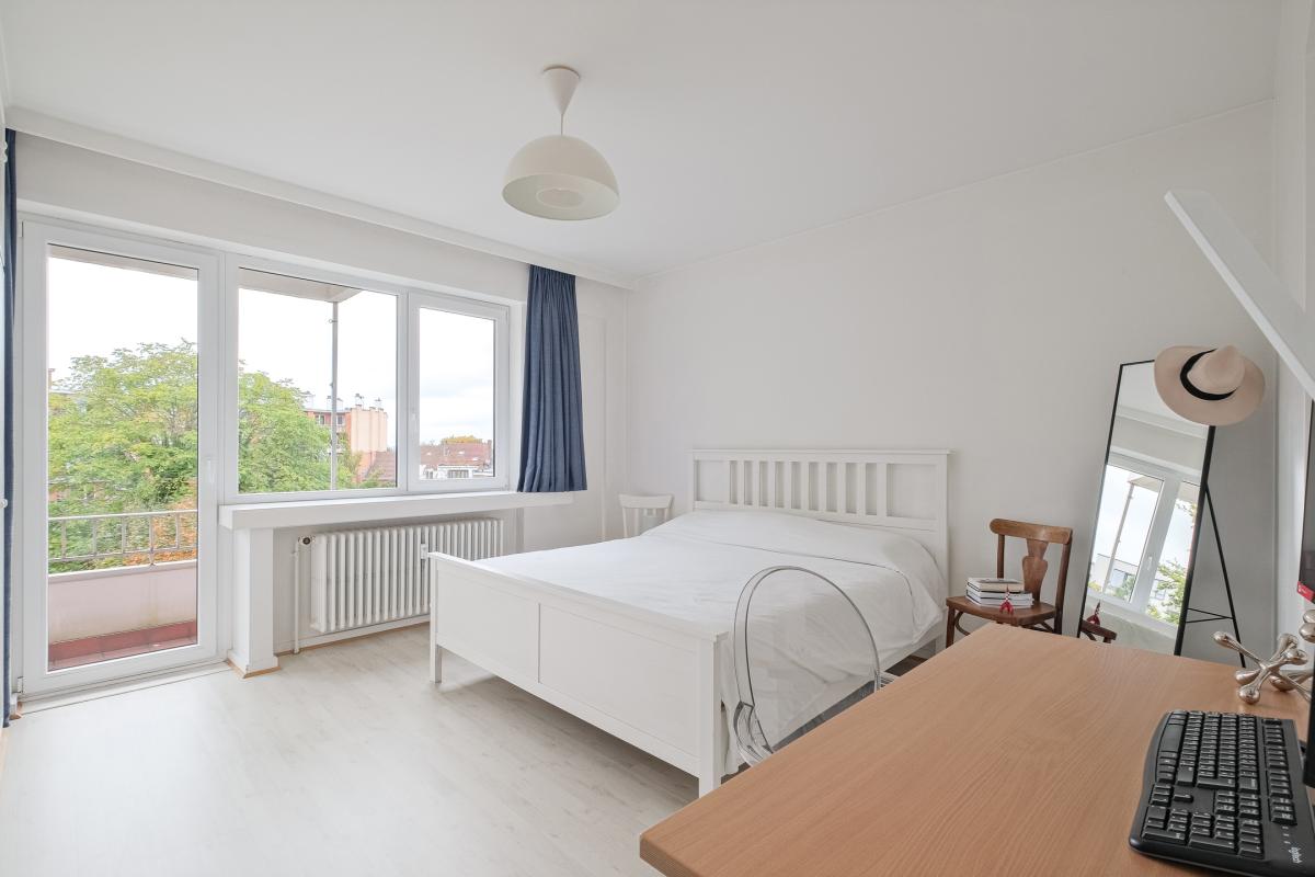 Forest, lumineux appartement 2 ch rénové