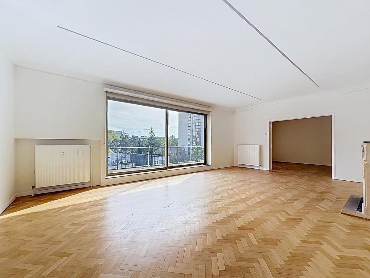 Étoile / ULB : appartement + parking + terrasse sur le toit