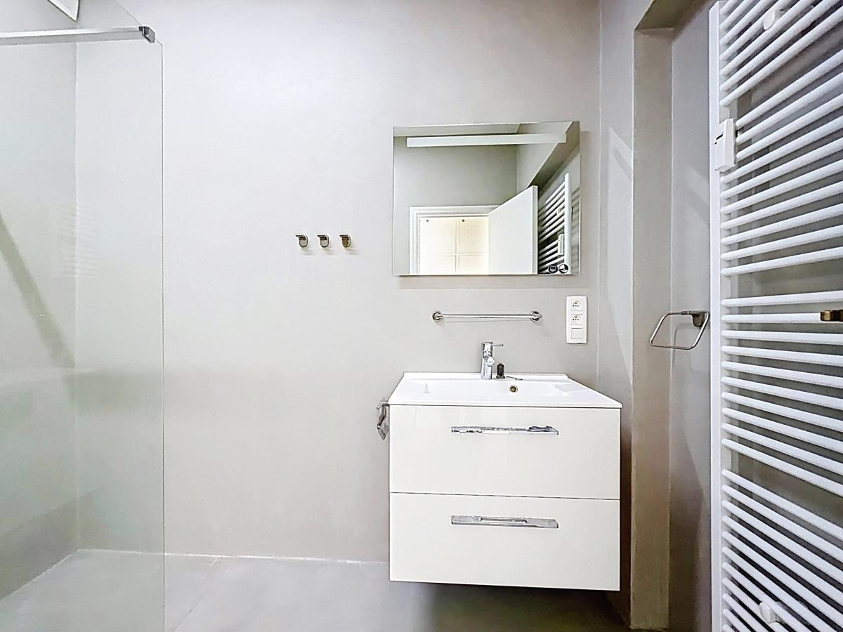 Étoile / ULB : appartement + parking + terrasse sur le toit