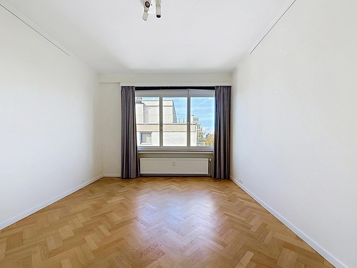 Étoile / ULB : appartement + parking + terrasse sur le toit