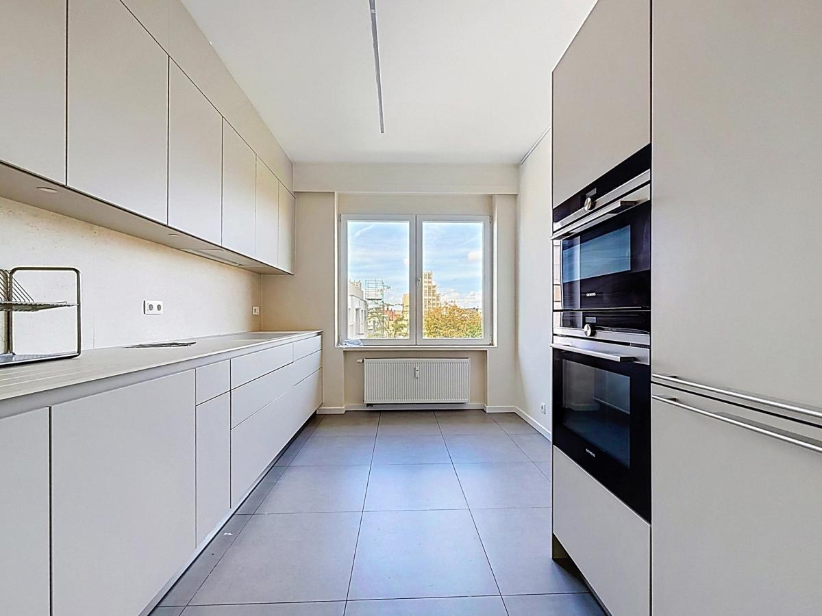 Étoile / ULB : appartement + parking + terrasse sur le toit