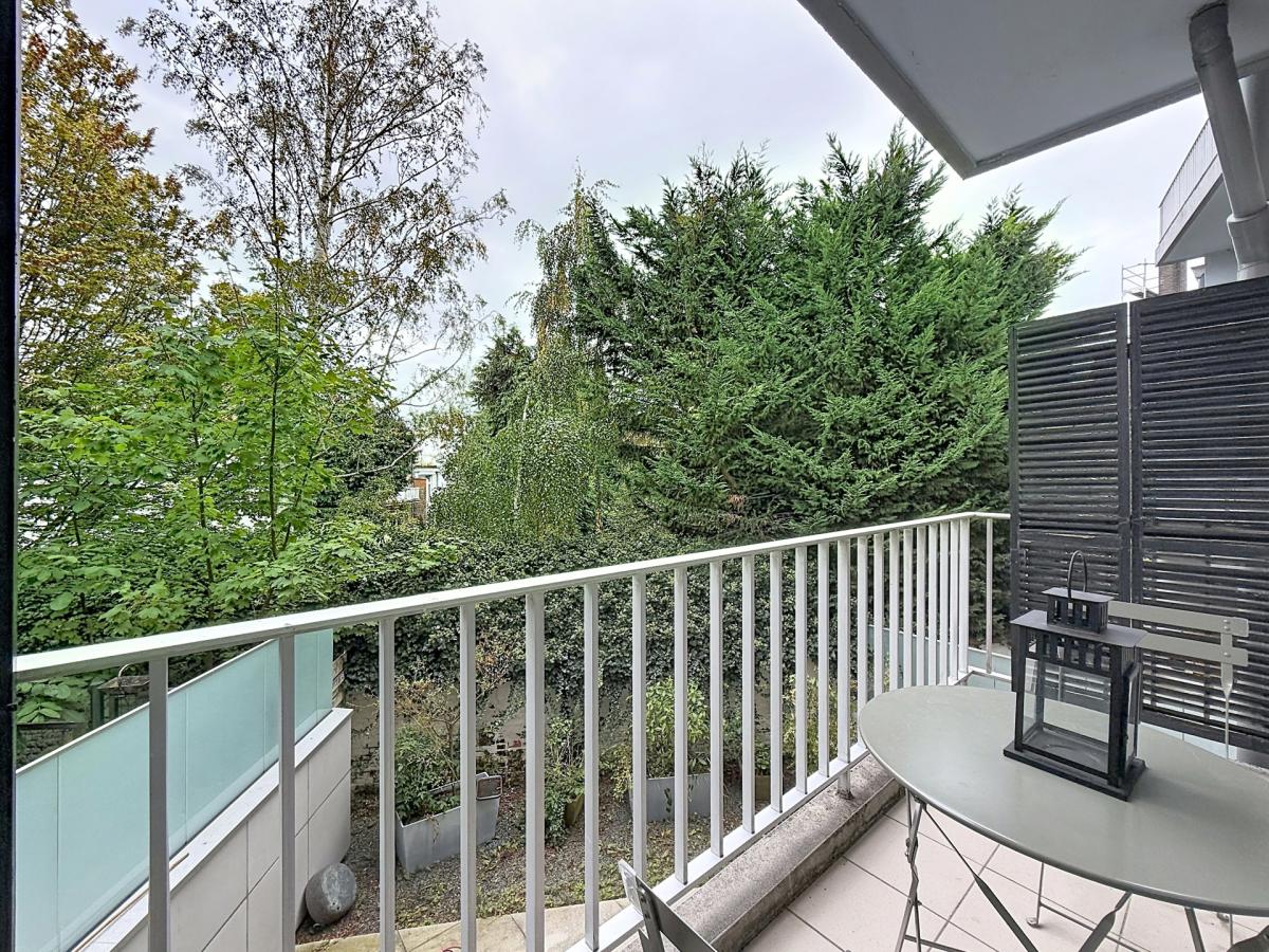 Cavell/Montjoie : Beau studio meublé + terrasse