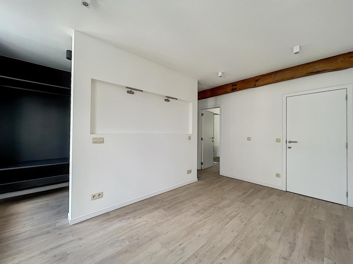 QUARTIER CHATELAIN : Magnifique triplex entièrement rénové