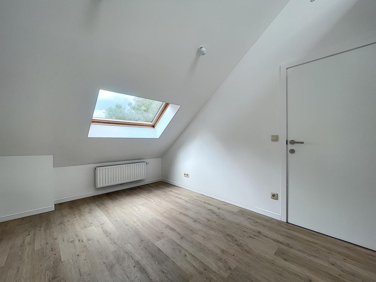 QUARTIER CHATELAIN : Magnifique triplex entièrement rénové