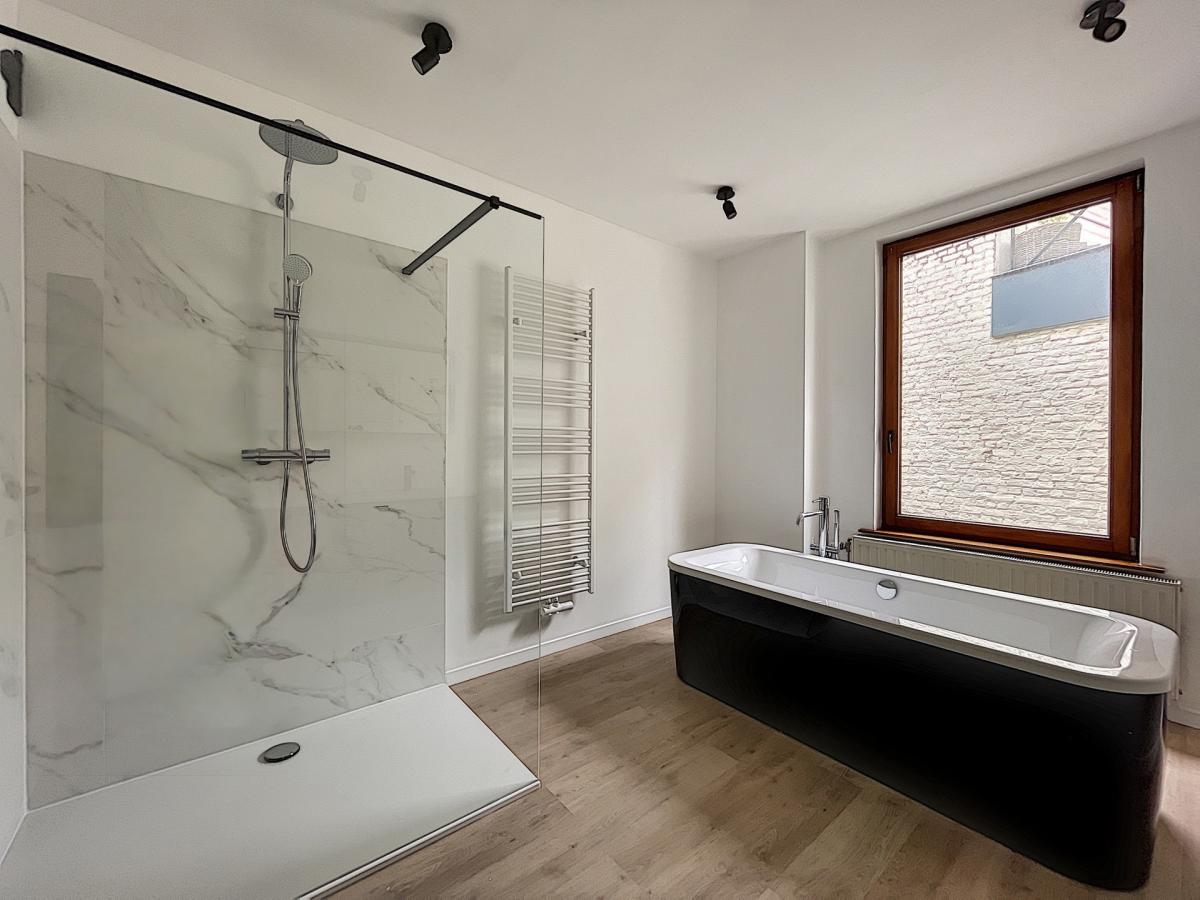 QUARTIER CHATELAIN : Magnifique triplex entièrement rénové
