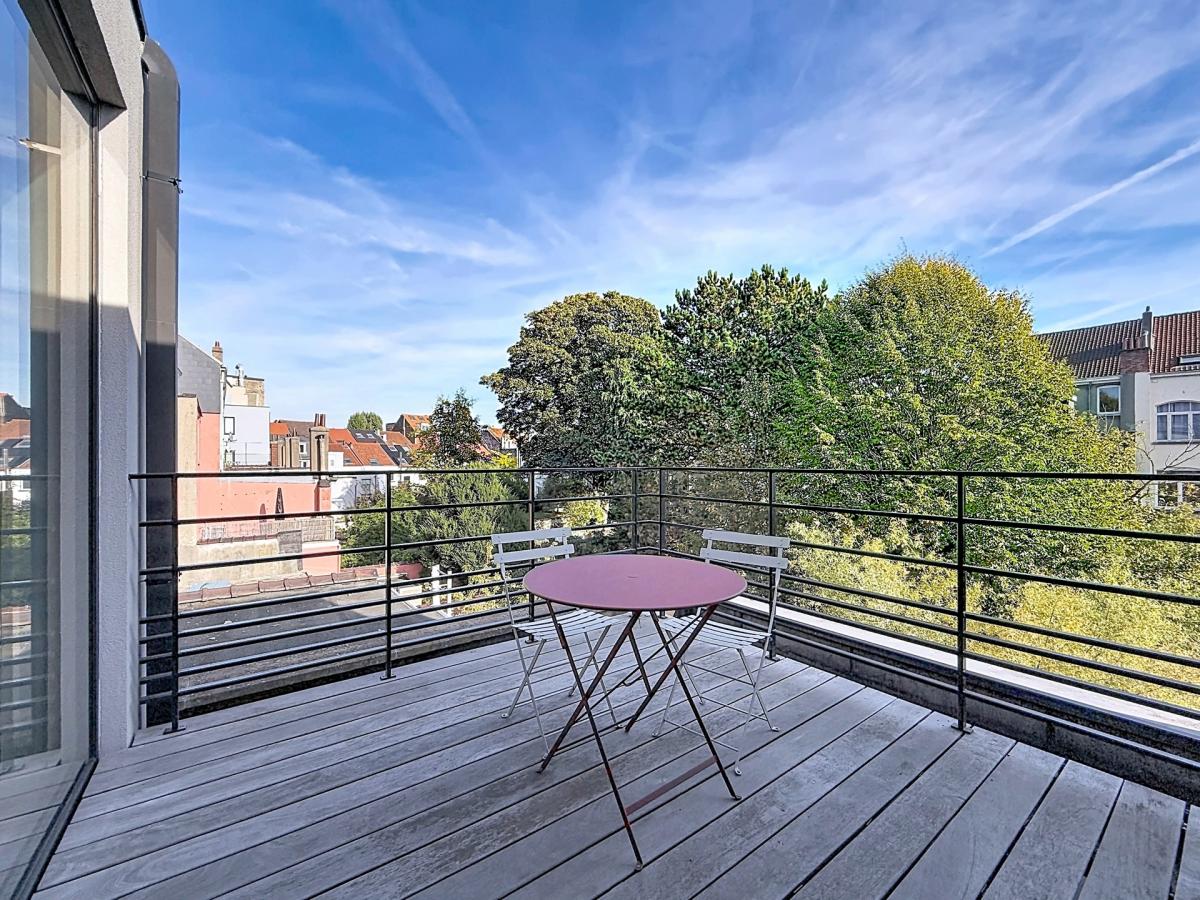 Cimetière d'Ixelles : Duplex 2 chambres meublé + terrasse 
