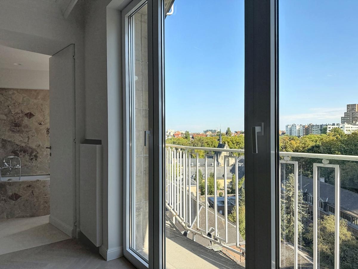 Louise Abbaye : Somptueux appartement caractère remis à neuf
