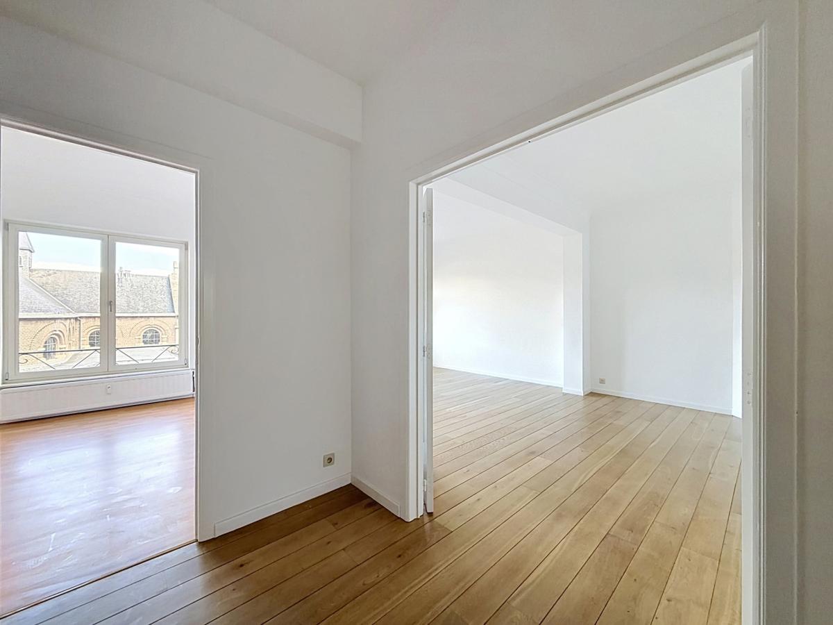 Place Brugmann : Bel appartement 2 ch. remis à neuf