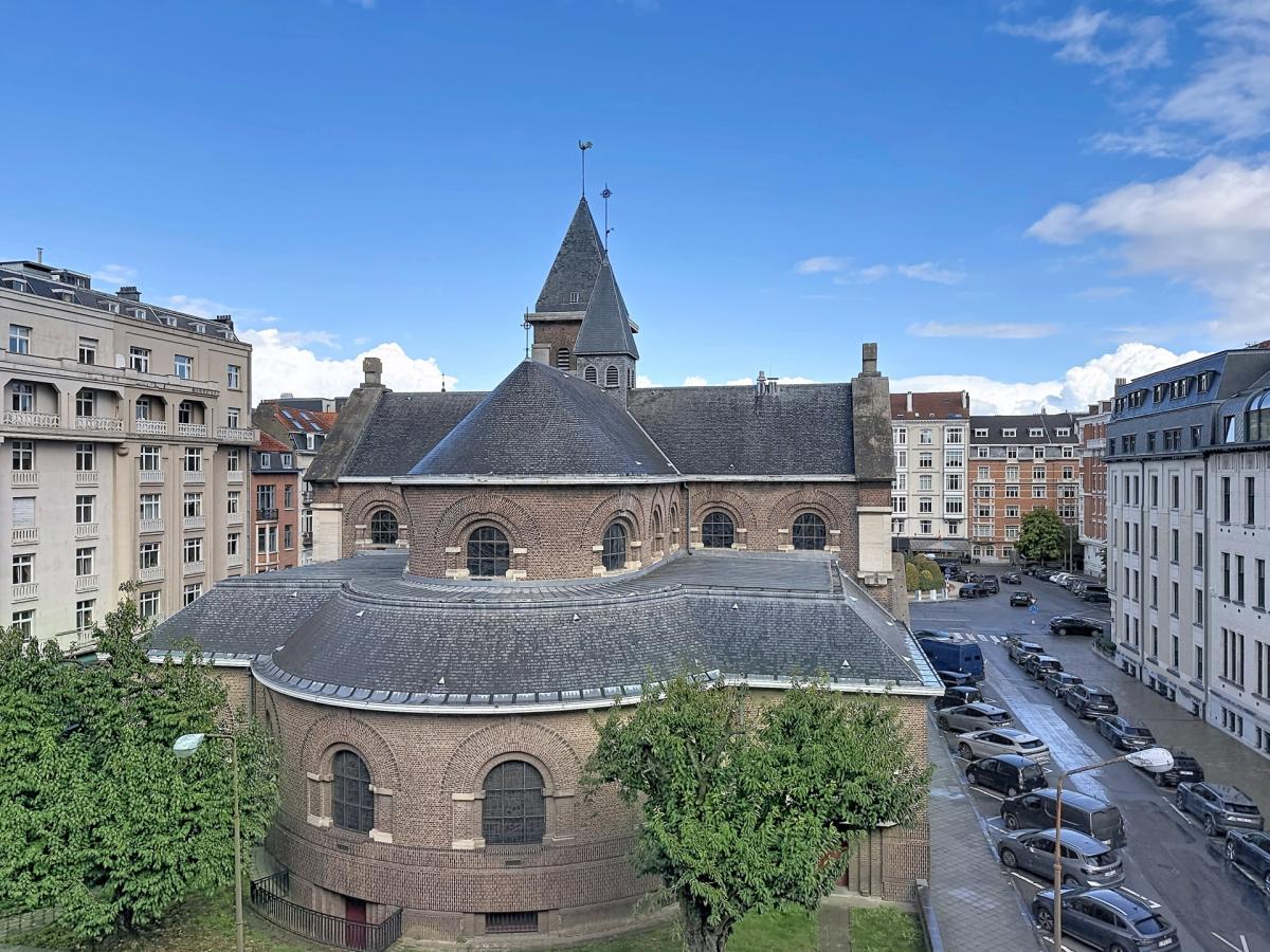Place Brugmann : Bel appartement 2 ch. remis à neuf