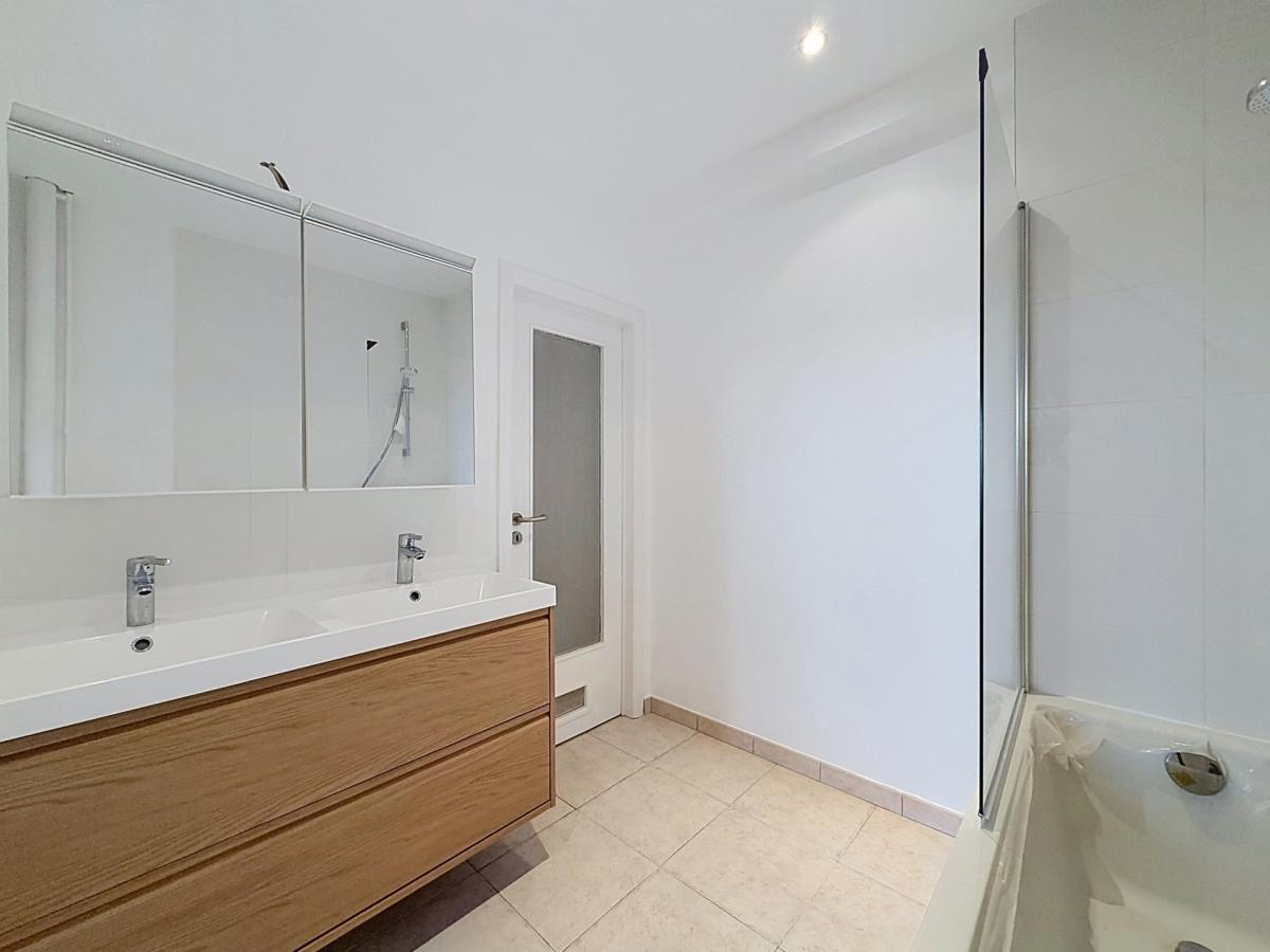 Place Brugmann : Bel appartement 2 ch. remis à neuf