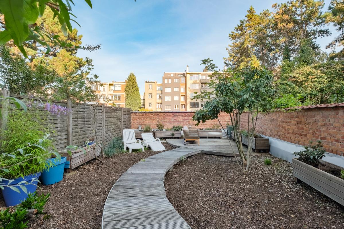 Quartier Cavell: Appartement 1 chambre + bureau, beau jardin