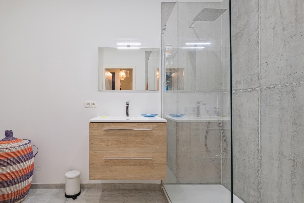 Quartier Cavell: Appartement 1 chambre + bureau, beau jardin