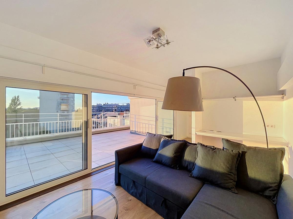 Cinquantenaire – Magnifique penthouse 1 ch. + terrasse
