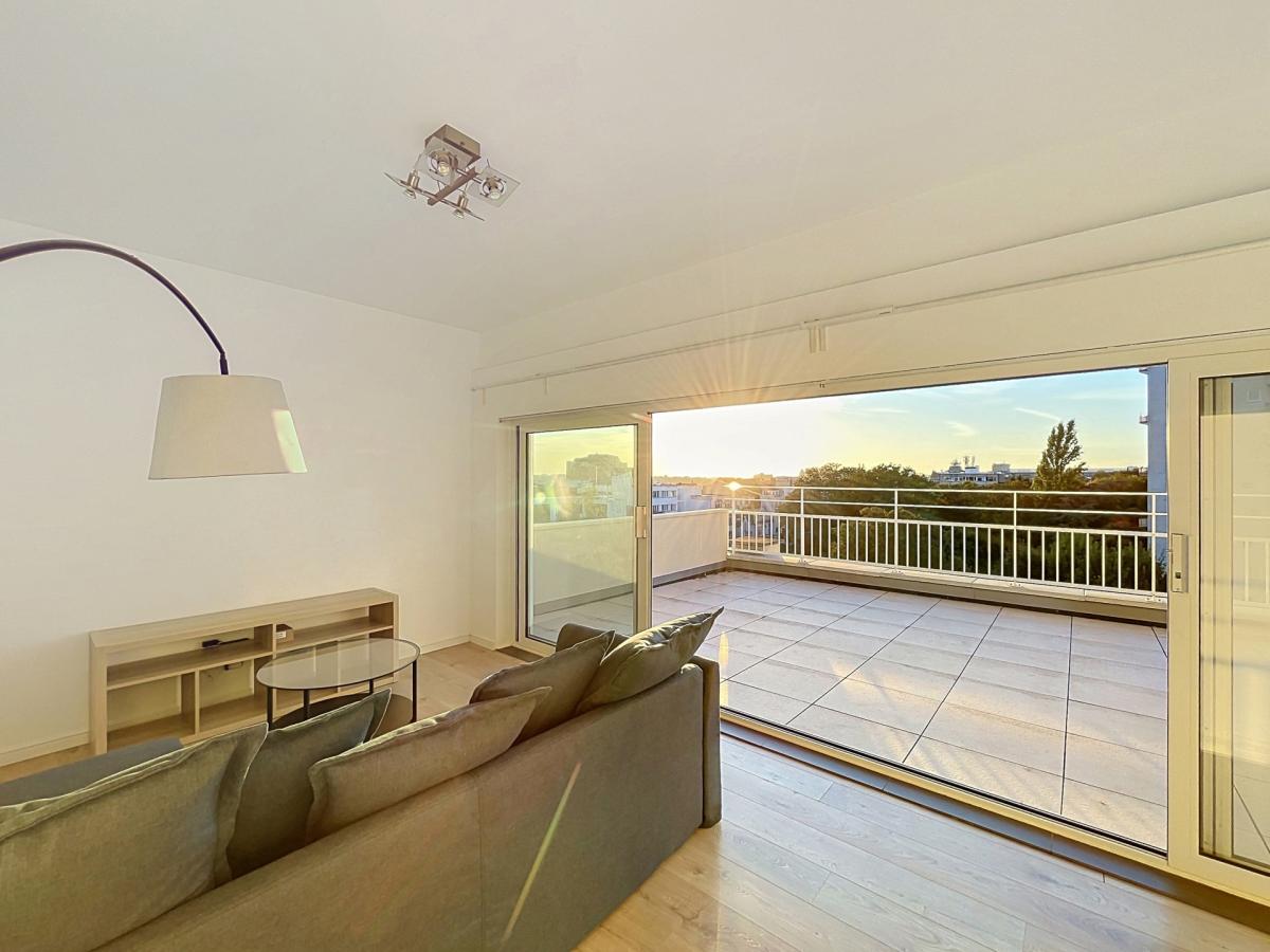 Cinquantenaire – Magnifique penthouse 1 ch. + terrasse