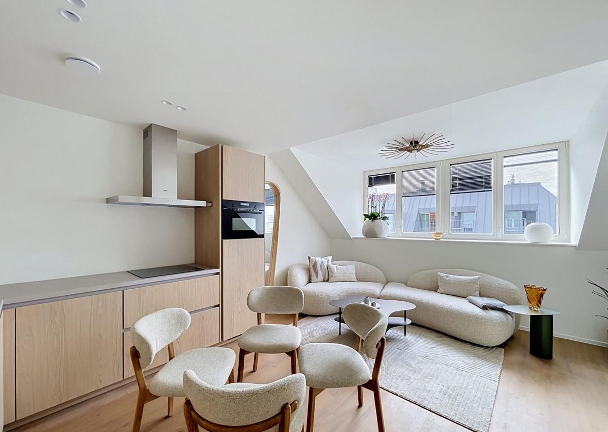 Cinquantenaire - Magnifique duplex meublé 1 ch. rénové