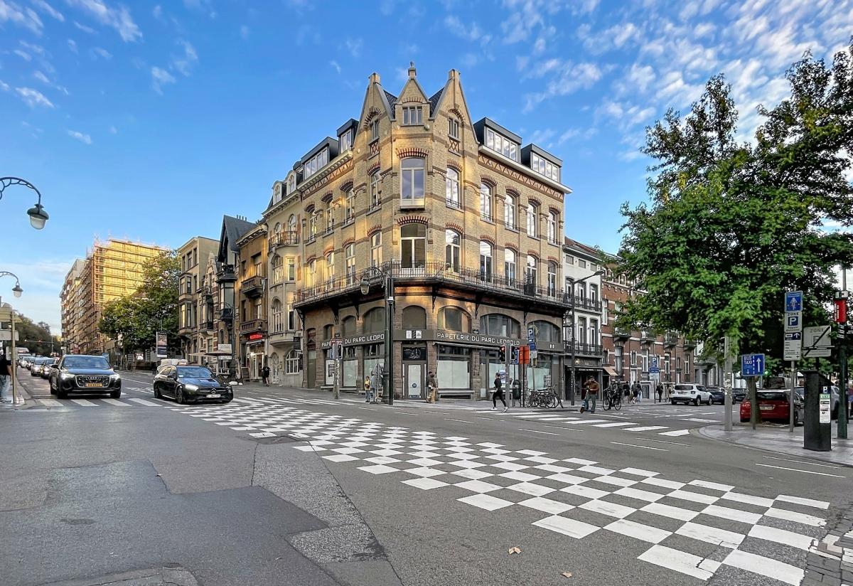 Cinquantenaire - Magnifique duplex meublé 1 ch. rénové