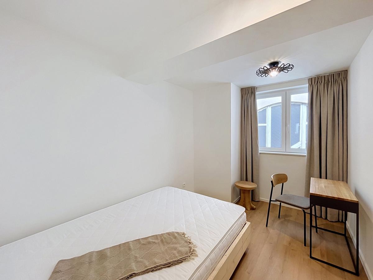 Cinquantenaire - Magnifique duplex 3 ch. rénové et meublé
