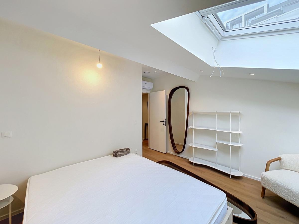 Cinquantenaire - Magnifique duplex 3 ch. rénové et meublé