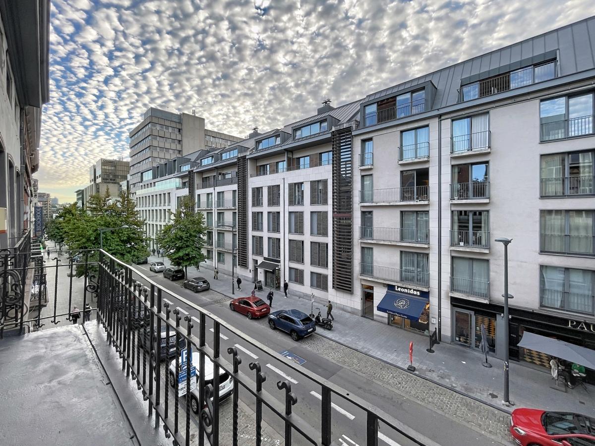 Cinquantenaire: Magnifique appartement 2 ch. rénové & meublé