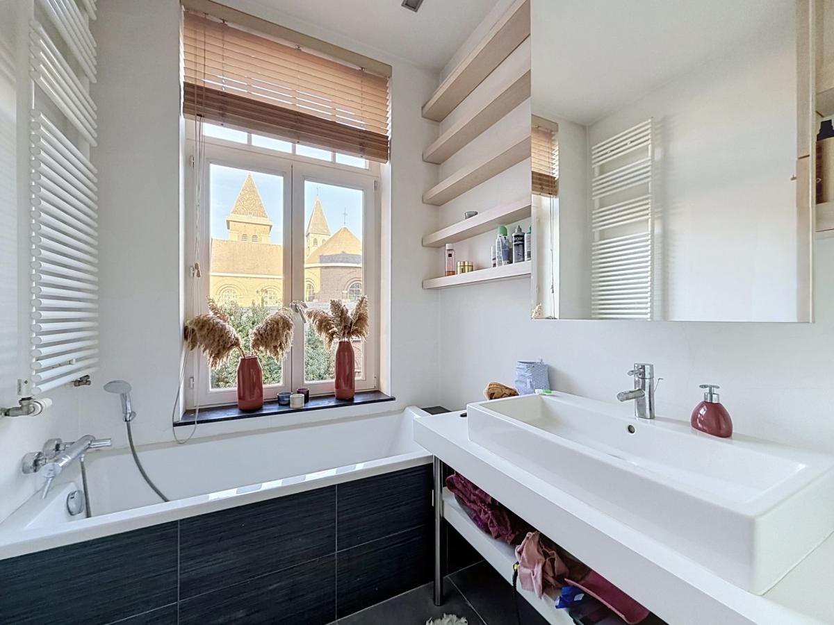 Place Brugmann : Appartement de caractère avec un balcon