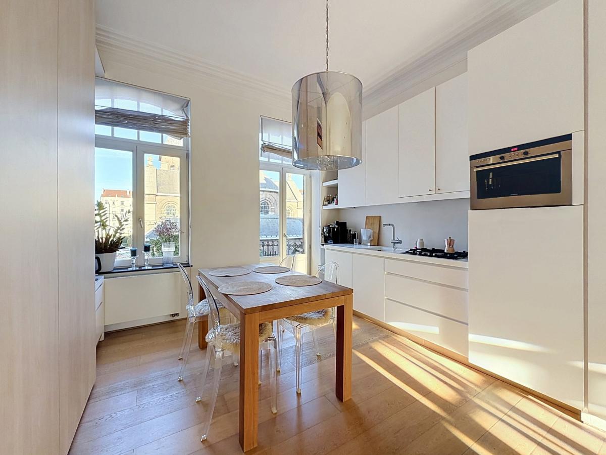 Place Brugmann : Appartement de caractère avec un balcon