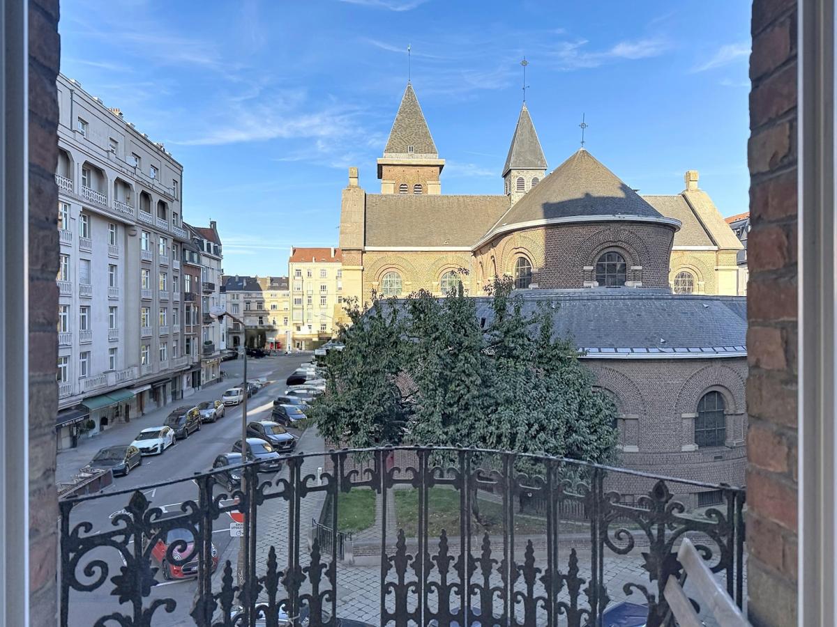 Place Brugmann : Appartement de caractère avec un balcon