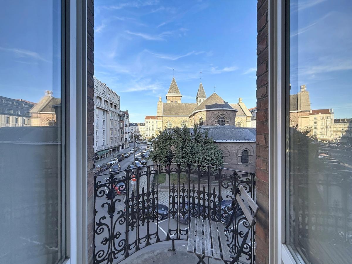 Place Brugmann : Appartement de caractère avec un balcon
