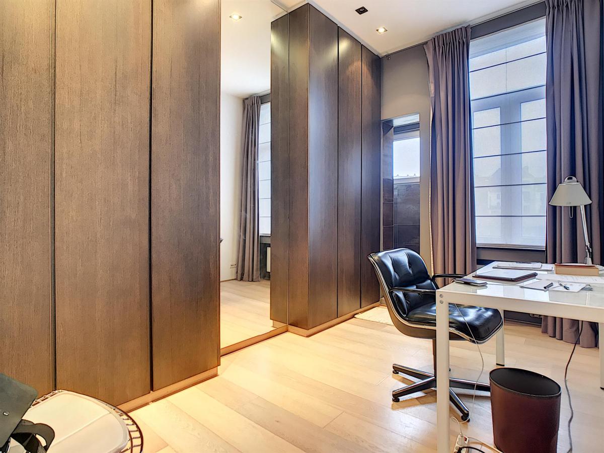 Place Brugmann : Appartement de caractère avec un balcon