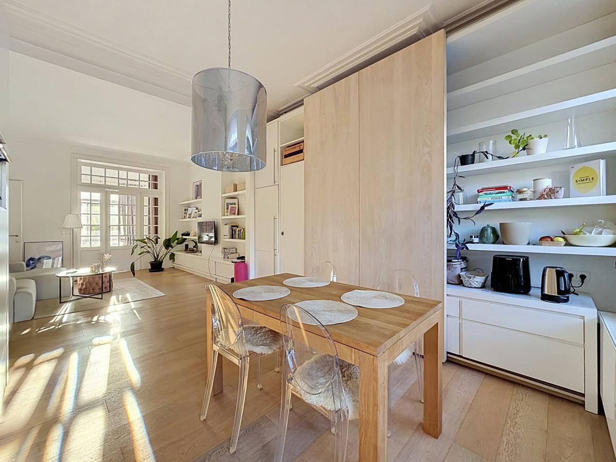 Place Brugmann : Appartement de caractère avec un balcon