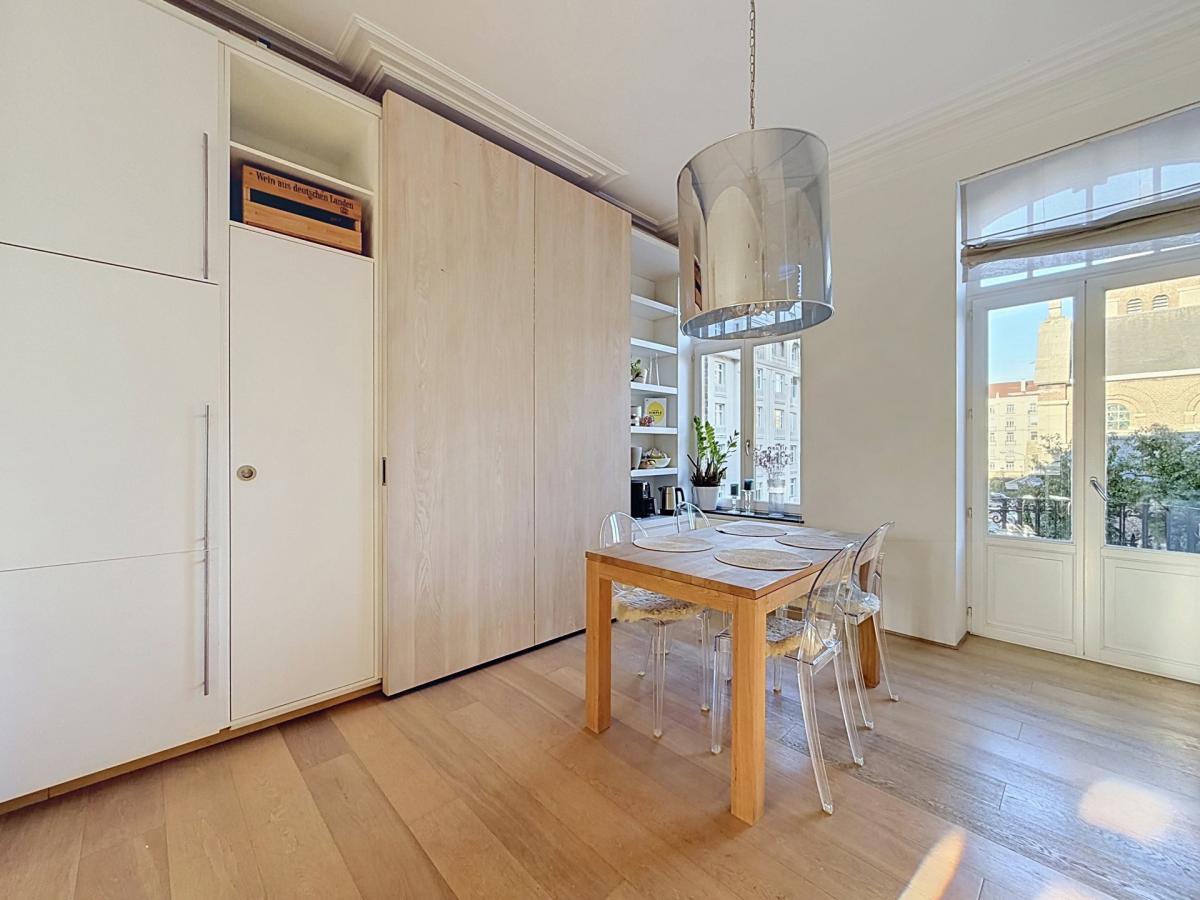 Place Brugmann : Appartement de caractère avec un balcon