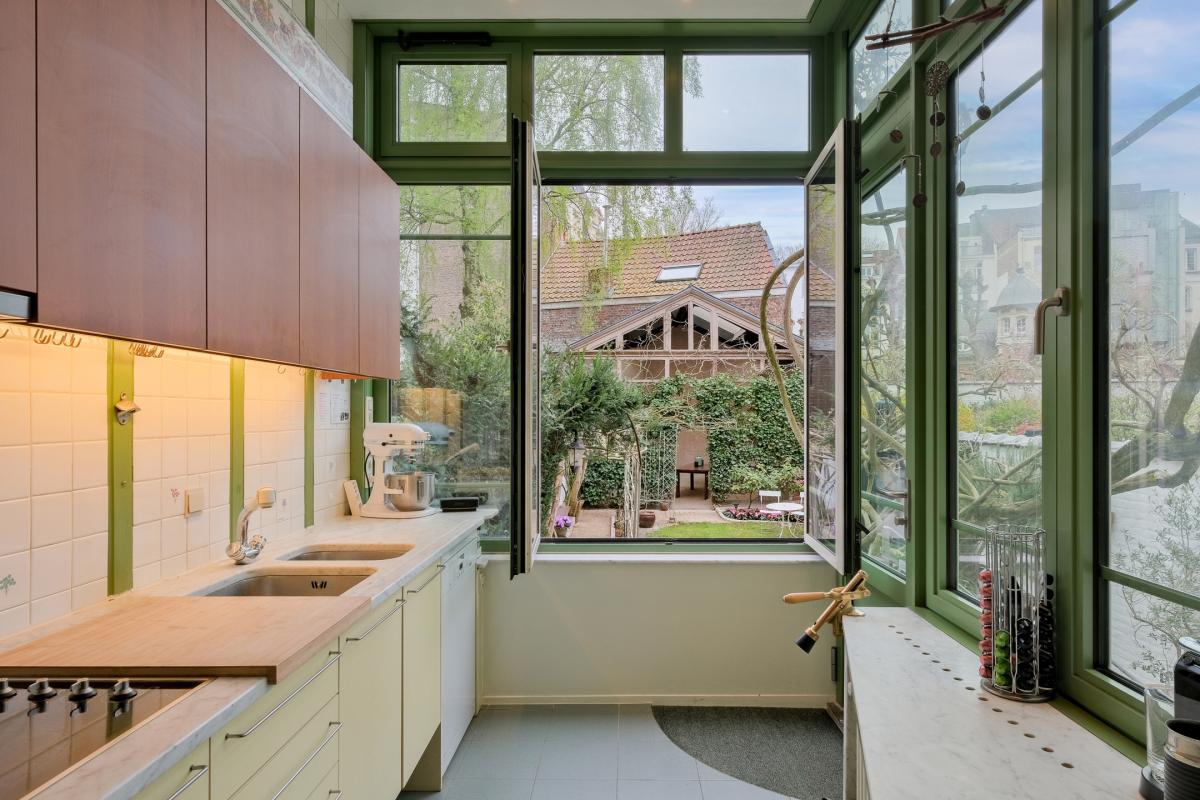 Place Brugmann : maison 6 ch + jardin orienté Sud