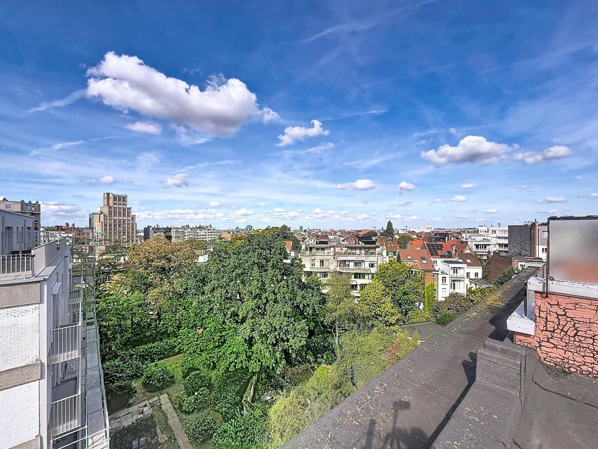 Étoile / ULB : appartement + parking + terrasse sur le toit