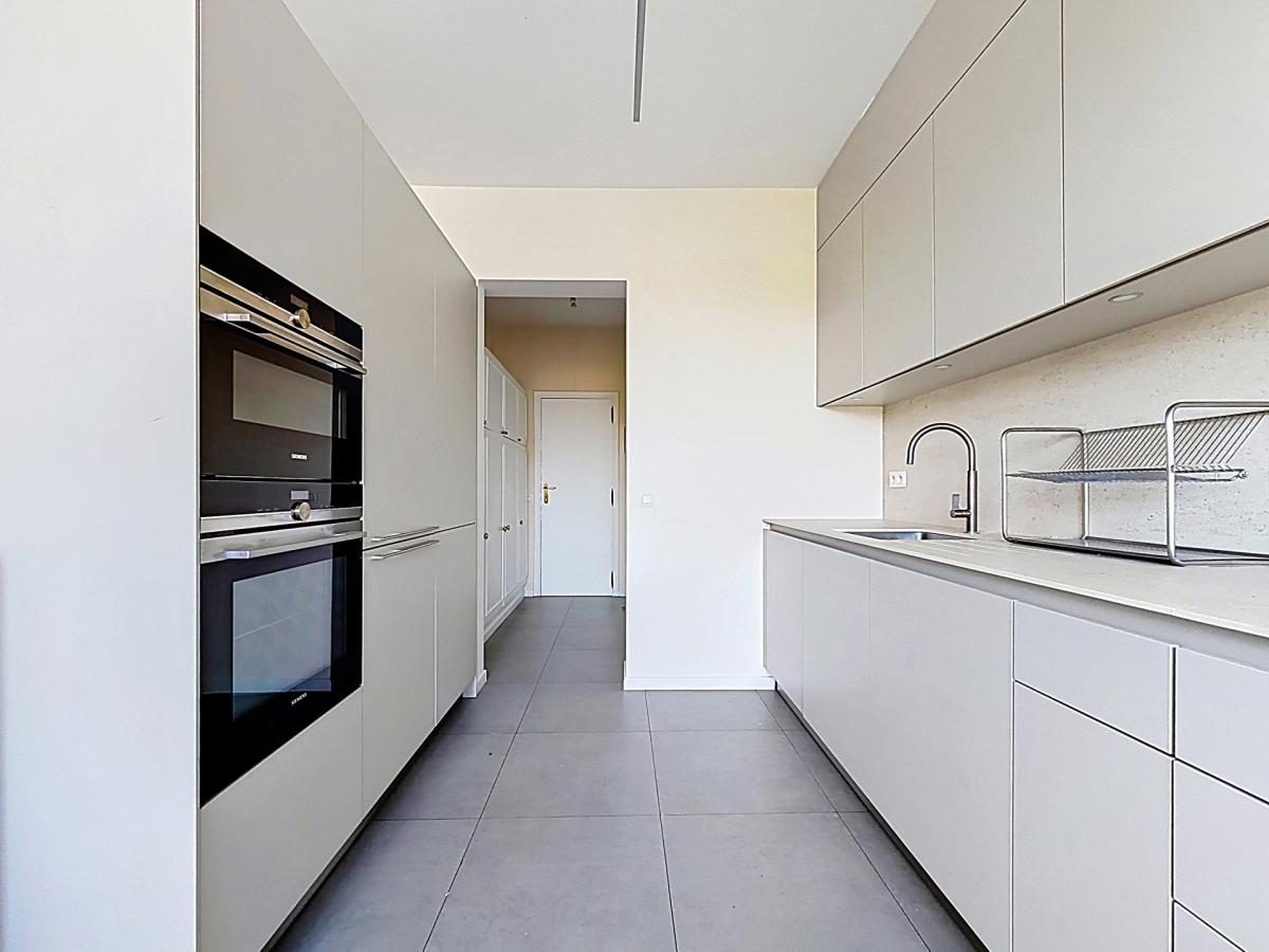 Étoile / ULB : appartement + parking + terrasse sur le toit